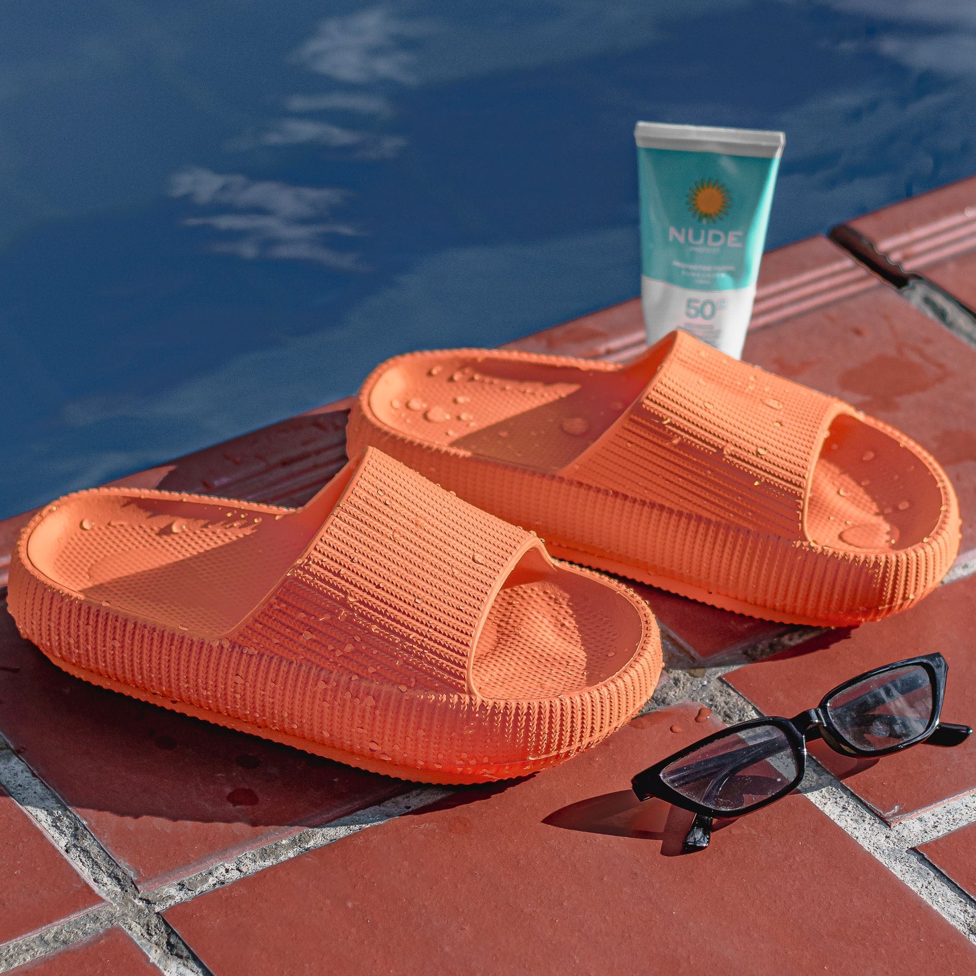 gid://shopify/MediaImage/24532715405406