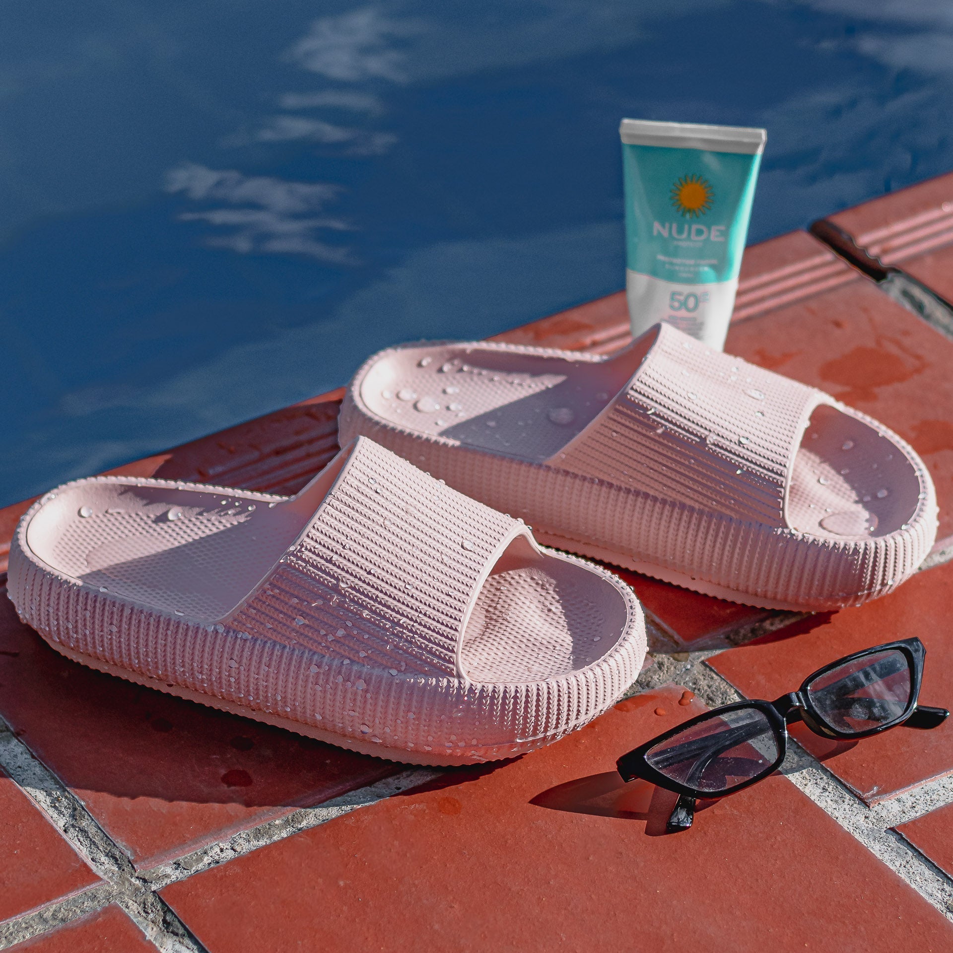 gid://shopify/MediaImage/24532715503710