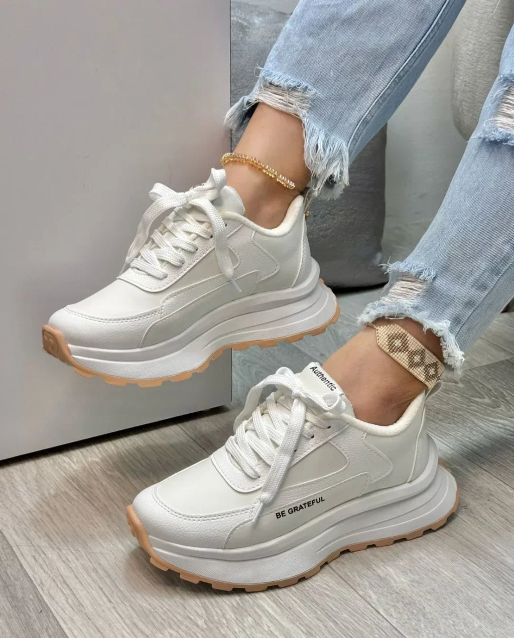 gid://shopify/MediaImage/24532744077406